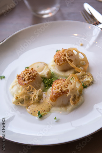 Scallops with creamy sauce