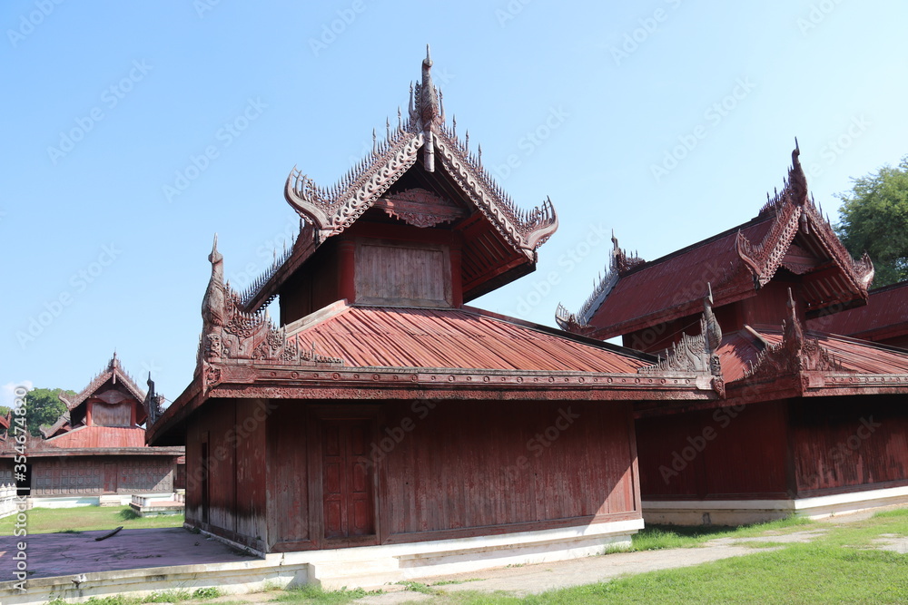 Pavillons du palais royal à Mandalay, Myanmar	