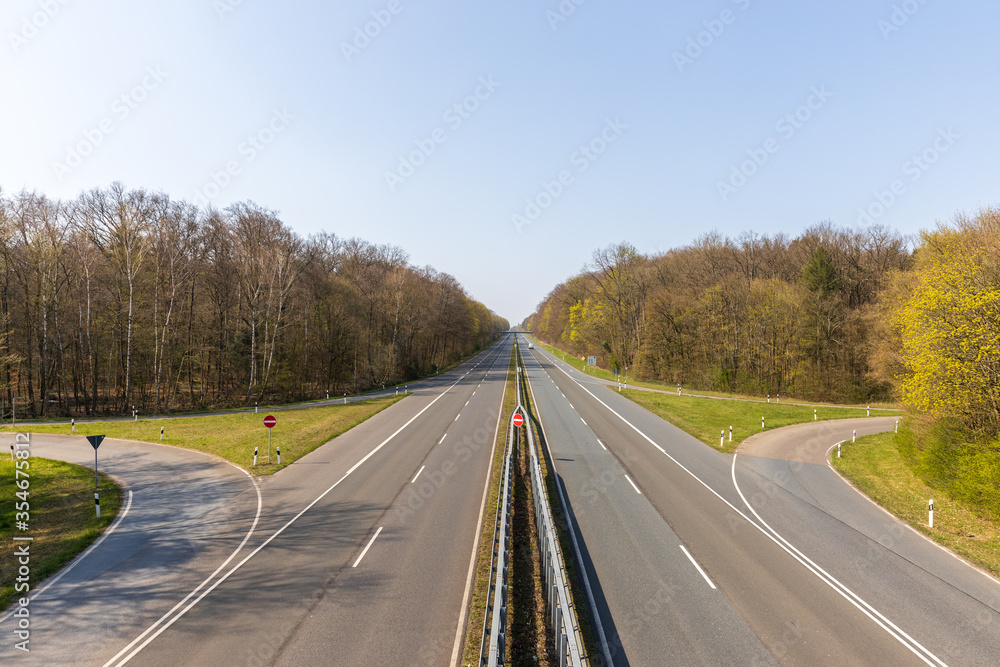 leeres Autobahnkreuz