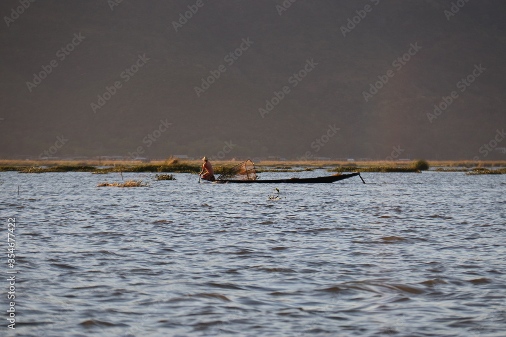 Fototapeta premium Pêcheur sur le lac Inle, Myanmar