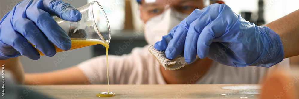 Obraz premium Woodworker varnishing furniture