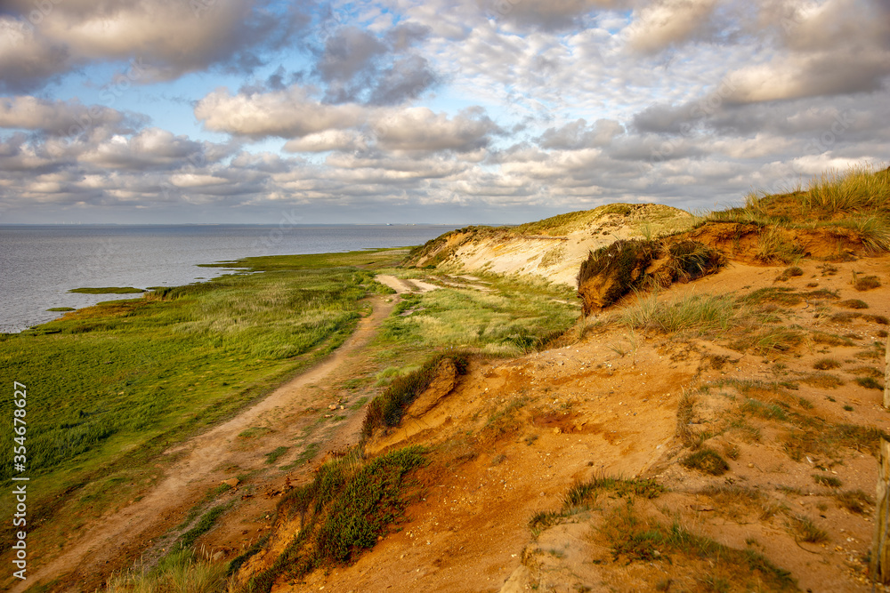 Wege durch die Dünen am Strand