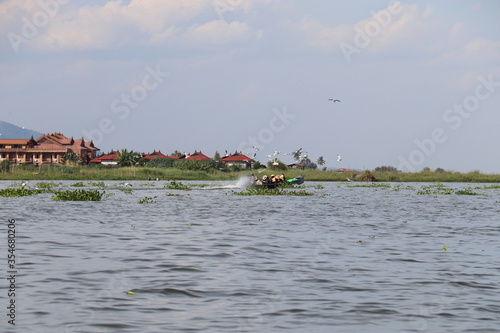 Paysage lacustre au lac Inle, Myanmar	 photo