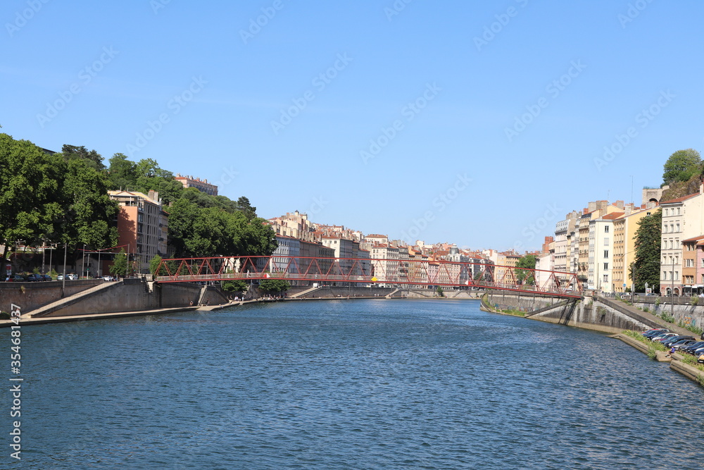 La passerelle piétonne de l'Homme de la Roche sur la rivière Saône à Lyon, ville de Lyon, département du Rhône, France