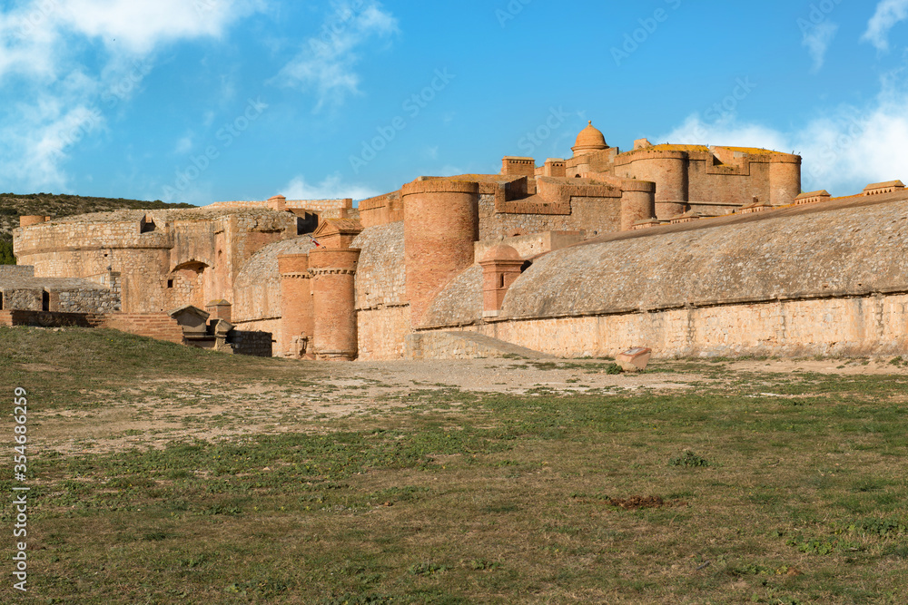 Muraille de la forteresse de Salses
