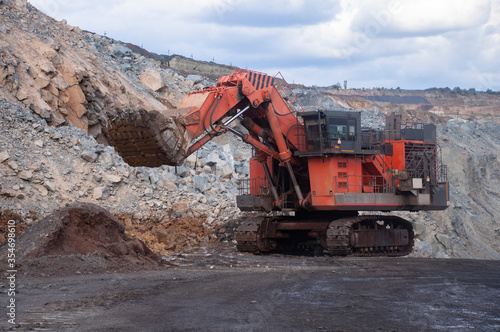 Excavator loads iron ore. mine excavator