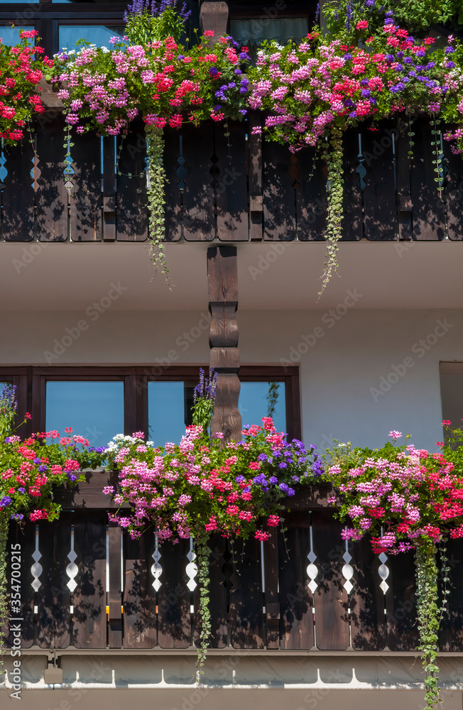 Fassade, Blumen. Oberstaufen. Bayern, Deutschland Fassade, Blumen. Oberstaufen. Bayern, Deutschland