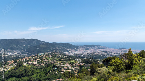 Panorama sur la mer depuis la pyramide Falicon près de Nice - Landscape in South of France © Bernard