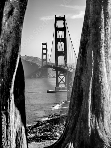 Photography silhouette black and white of the Golden Gate Bridge