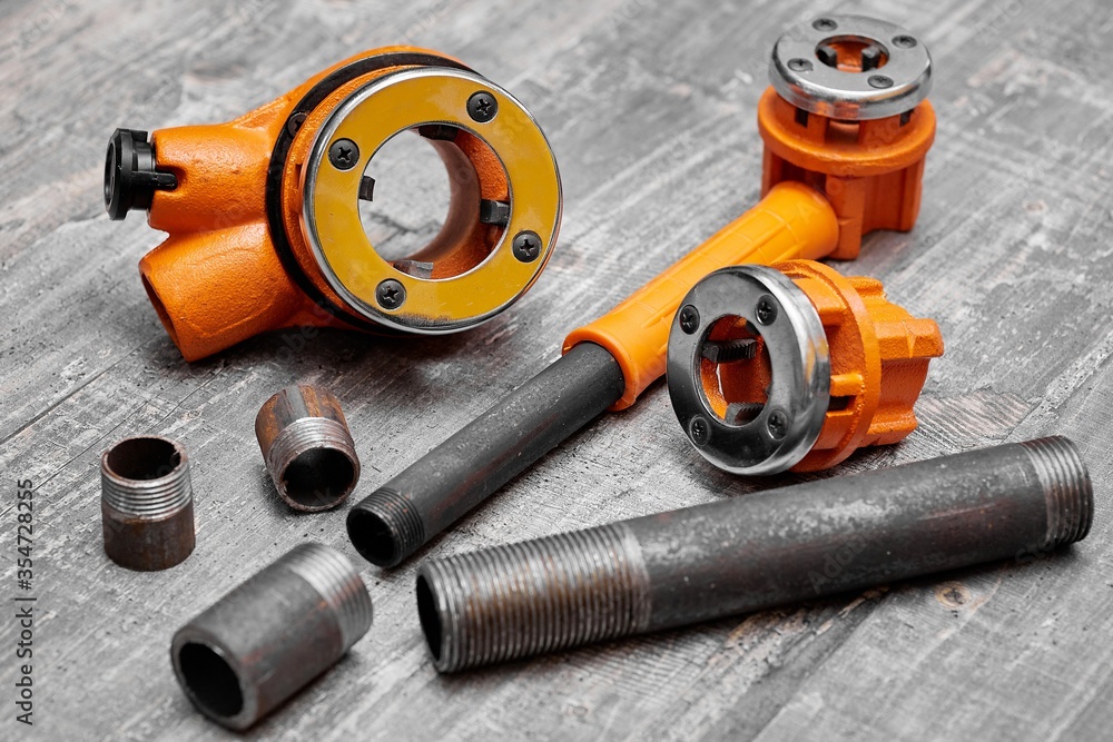 die stock and die professional tool for cutting threads on pipes, studs