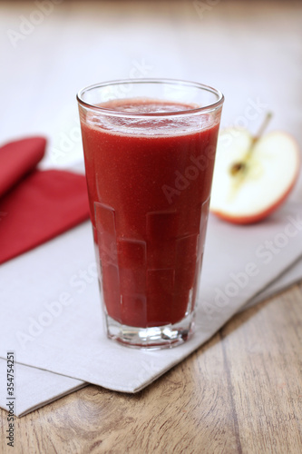 Apple juice with strawberry detox