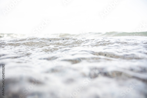vague en gros plan sous le soleil d'été