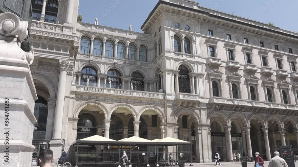 Piazza Duomo, Milano, vista dal basso di Terrazza Aperol Piazza Duomo, Milano, vista dal basso di Terrazza Aperol