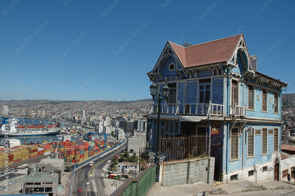 Fototapeta premium Valparaiso Chile sudamerica panoramica del Puerto De Valparaiso vista del ascensor