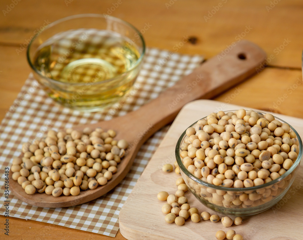 Soy milk in glass and soy bean on spoon it on wooden table background, healthy concept
Soy milk in glass and soy bean on spoon it on wooden table background, healthy concept
