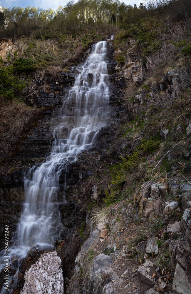 Obraz premium waterfall in the mountains