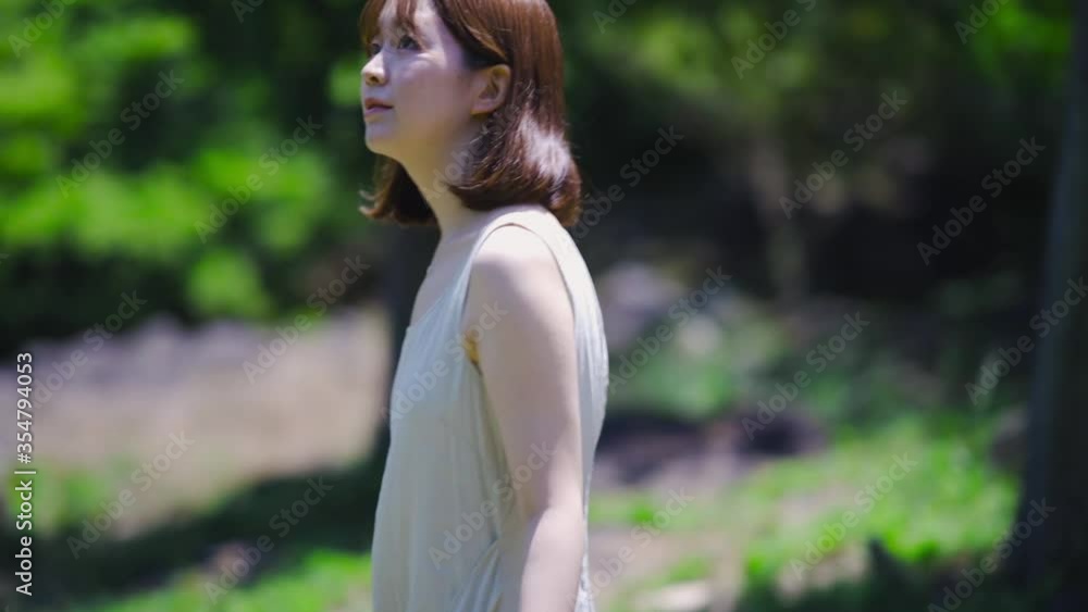 森の女性 森の女性