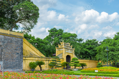 Quadro su tela Doan Mon Gate and gardens at Imperial Citadel of Thang Long