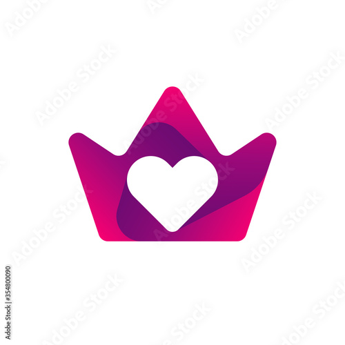 Crown king heart love logo
