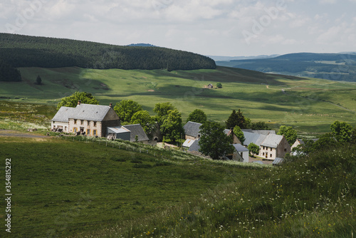 Paysage de montagne à Brion Hauten Auvergne (France)