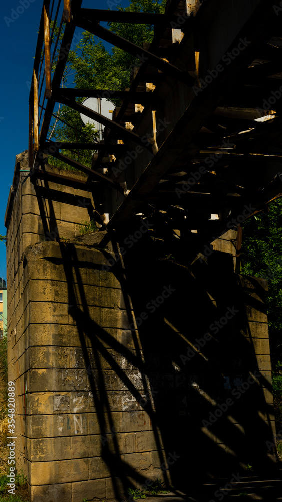 View of the old bridge. Ready for entry.
View of the old bridge. Ready for entry.