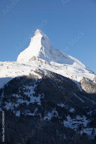 Pico Cervino, más conocido como Matterhorn nevado en Zermatt, Suiza