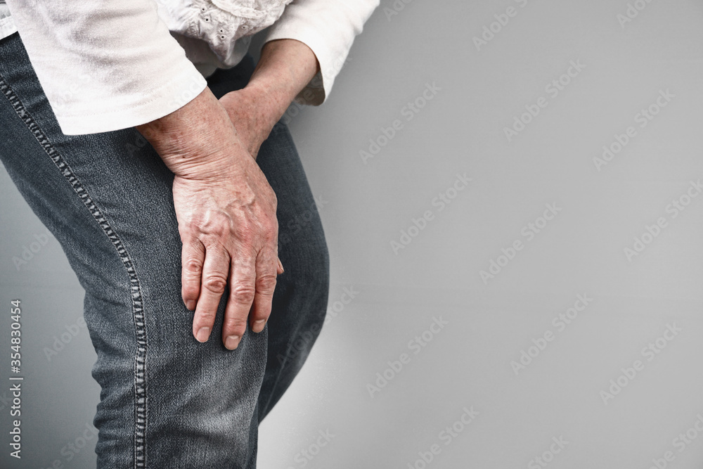 Knee pain in the elderly. Osteoarthritis, locomotive syndrome, etc. 高齢者 ...