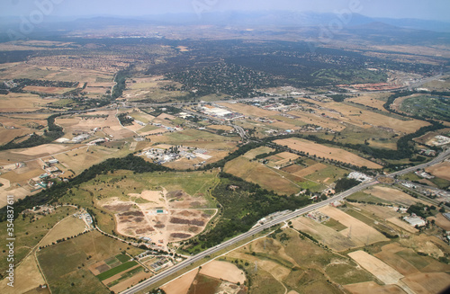 Carretera M-100, carretera M-111 y el río Jarama entre San Sebastián de los Reyes y Belvis de Jarama, Madrid, España.