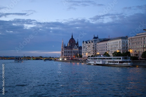 Landscape view of Hungarian Parliament Building  Orsz  gh  z  on the Danube during sundown