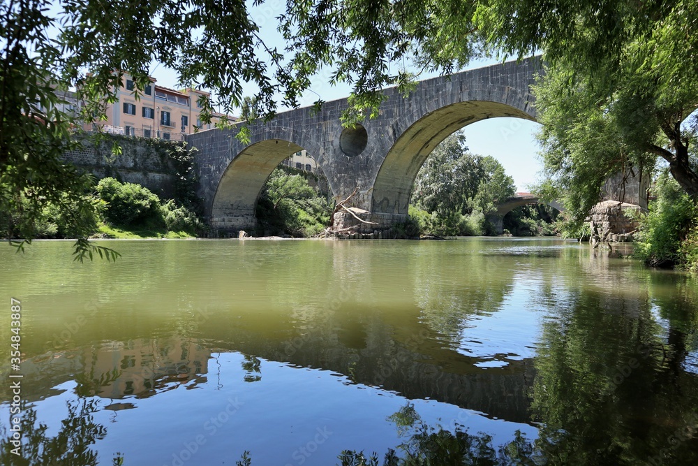 Capua - Ponte romano dalla riva del fiume Volturno