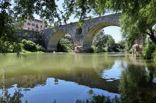 Obraz na płótnie Capua - Ponte romano dalla riva del fiume Volturno w salonie