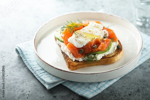Poached egg with salmon and avocado on toast