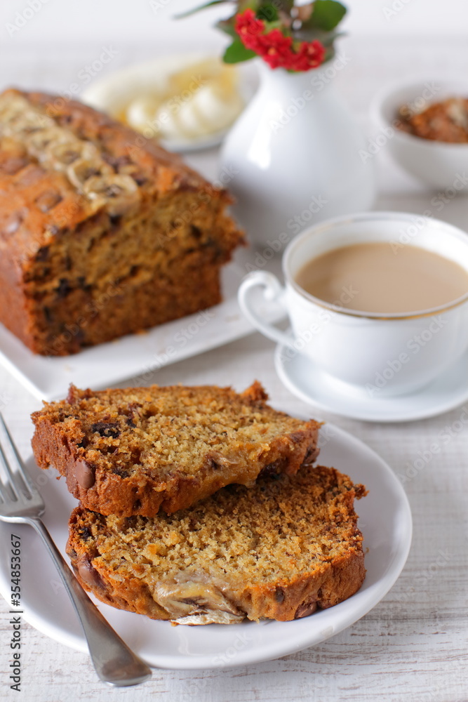 Banana bread with chocolate drops and olive oil
Banana bread with chocolate drops and olive oil