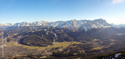 Panorama Garmisch-Partenkirchen mit Wettersteingebirge - Alpspitze, Zugspitze und Skiabfahrten am Hausberg und Kadahar photo