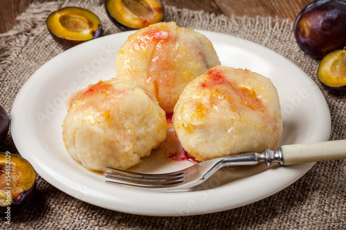 Schilderij op canvas Sweet plum dumplings.
