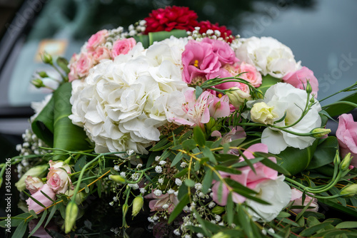 wedding decoration of natural and fresh flowers