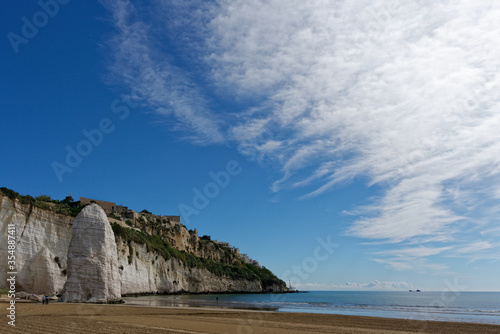 Italien - Apulien - Vieste - Klippe & Strand photo