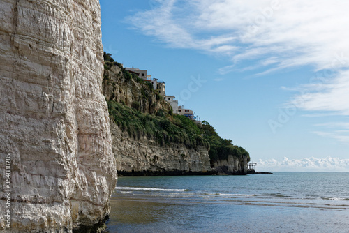 Italien - Apulien - Vieste - Klippe & Strand photo