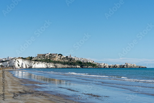 Italien - Apulien - Vieste - Klippe & Strand photo