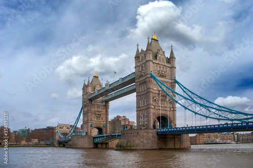 turístico puente de las dos torres de Londres	