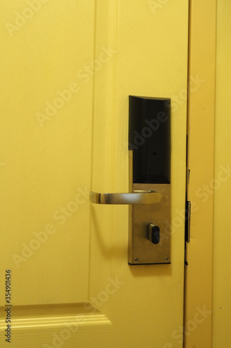 オートロックのドア Simple auto lock door key