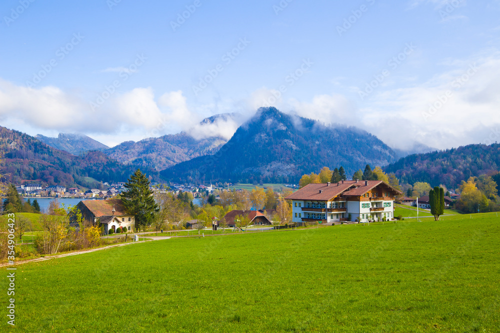 Obraz premium Fuschl town and Lake Fuschlsee are located in the Salzkammergut, Austria. 