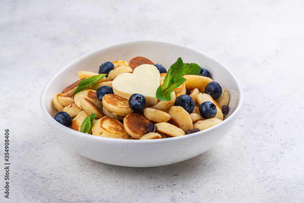 Trendy food - mini pancake cereal Trendy food - mini pancake cereal