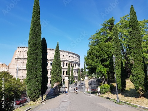 Roma Colle Oppio con vista Colosseo photo