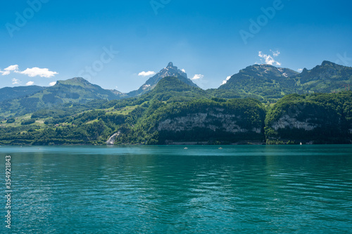 Walensee bei Amden mit Blick auf Südufer