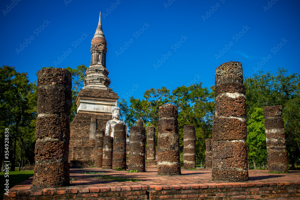 Naklejka premium Wat Mahathat, Sukhothai old city, Thailand. Ancient city and culture of south Asia.