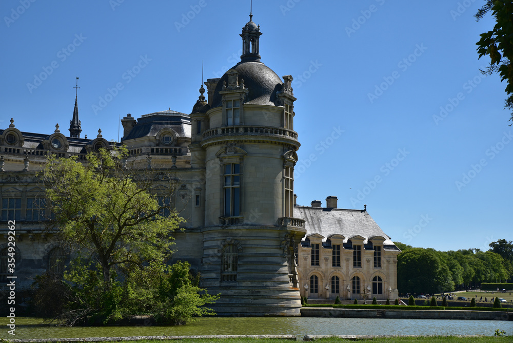 Tour du château de Chantilly, France