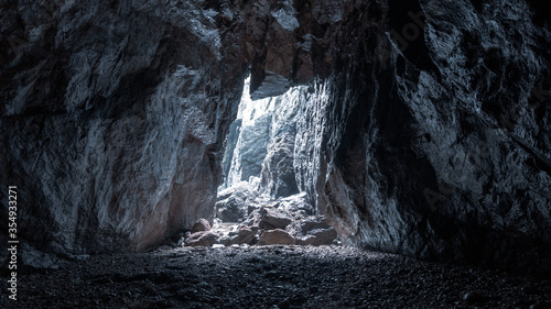 Fotografia, Obraz spooky cave in Guernsey