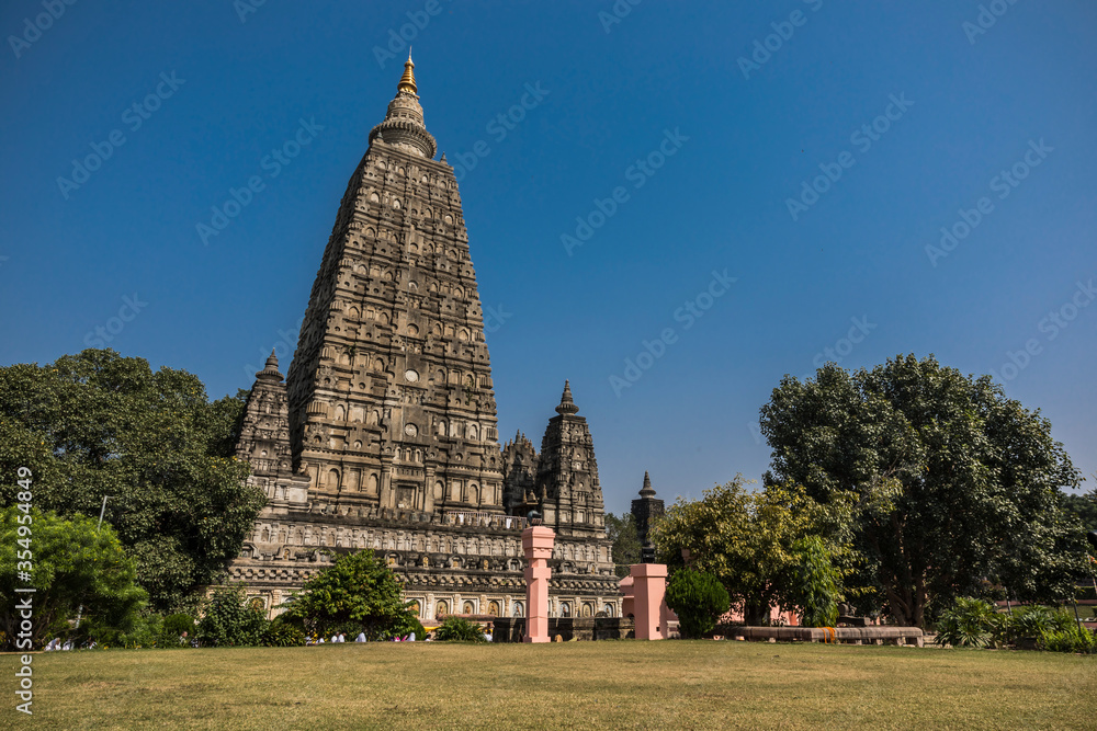 Obraz premium Mahabodhi temple, bodh gaya, India. The site where Gautam Buddha attained enlightenment.