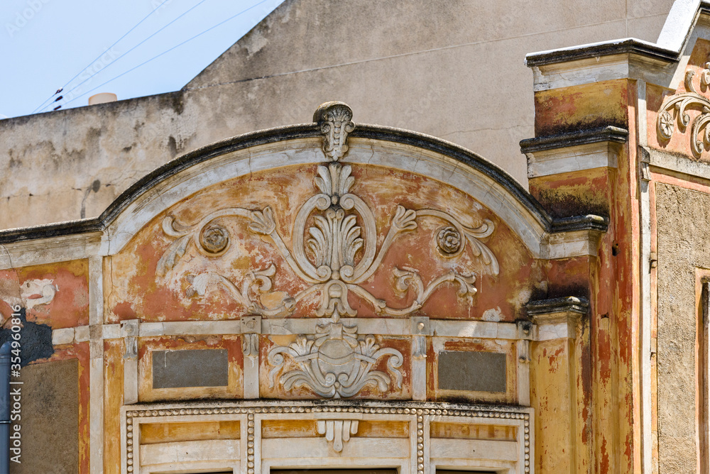 Obraz premium pediment of a ruined shipowner's building facade in Olhao, Algarve